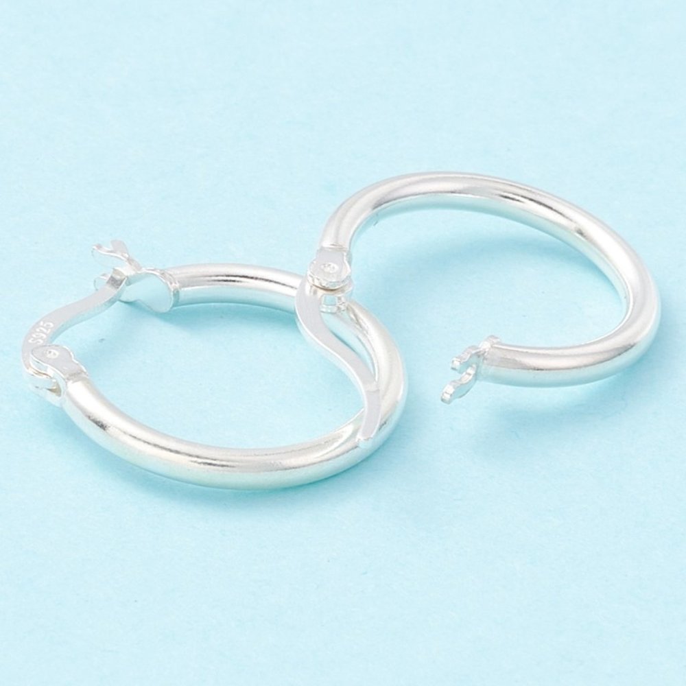 18mm 925 sterling silver hoop earrings NWOT easy close classic Hoops 3/4"